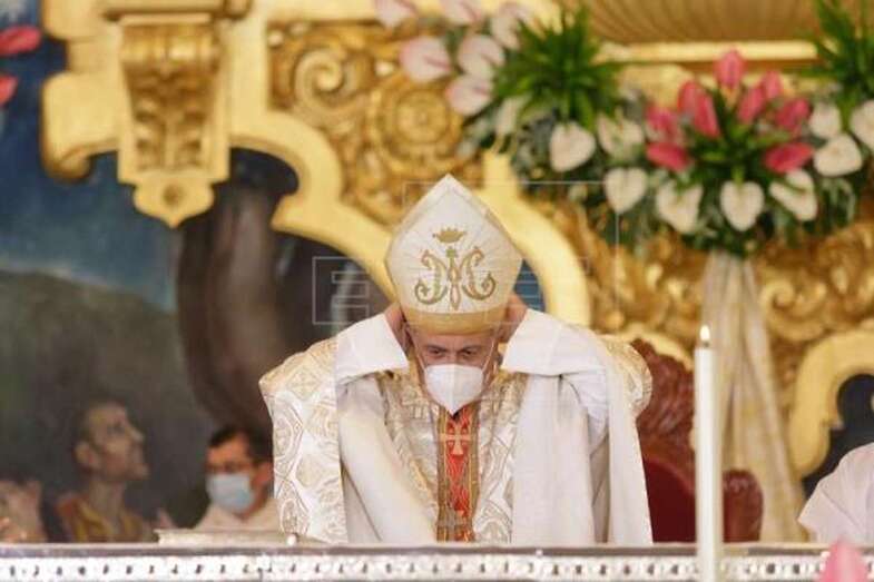 Imagen de archivo del obispo de Tenerife, Bernardo Álvarez, en la eucaristía de la festividad de la Virgen de Candelaria de 2020 / EFE Ramón de la Rocha